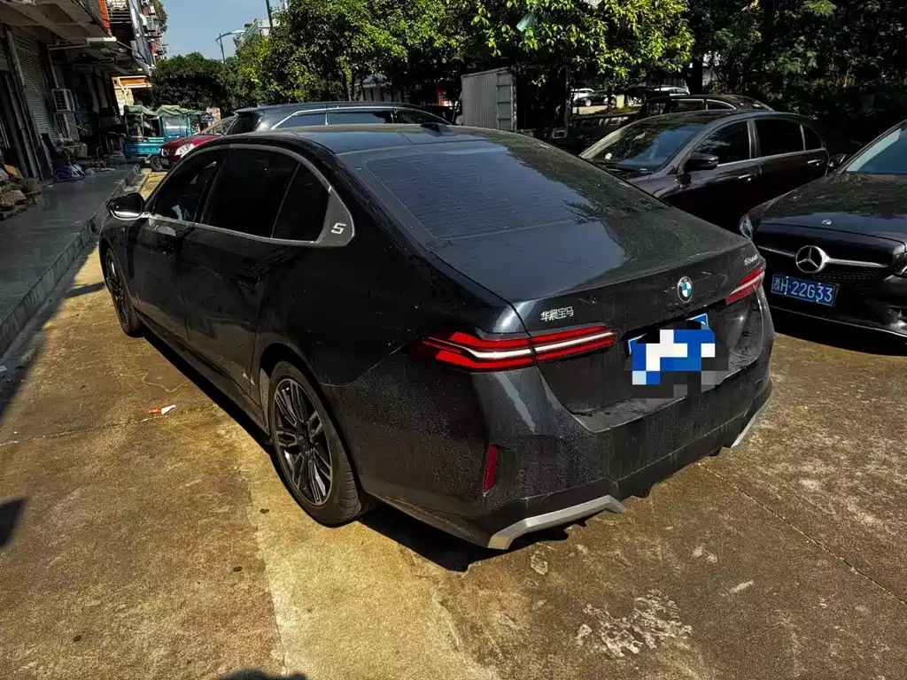 BMW 5 Series — миниатюра 3