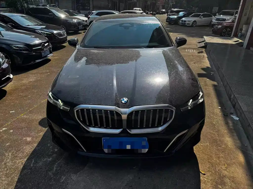 BMW 5 Series — миниатюра 8