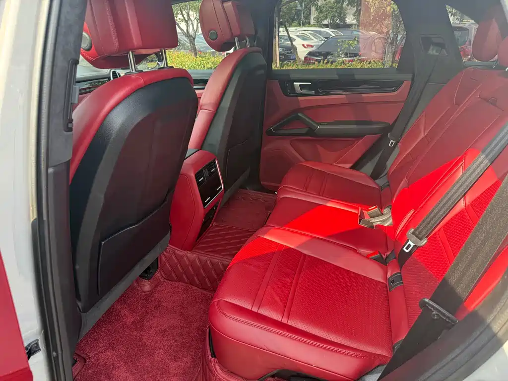 Porsche Cayenne — миниатюра 5