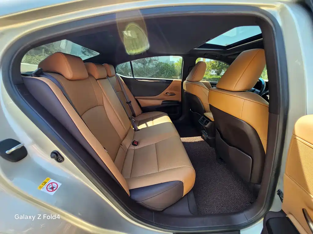 Lexus ES — миниатюра 10