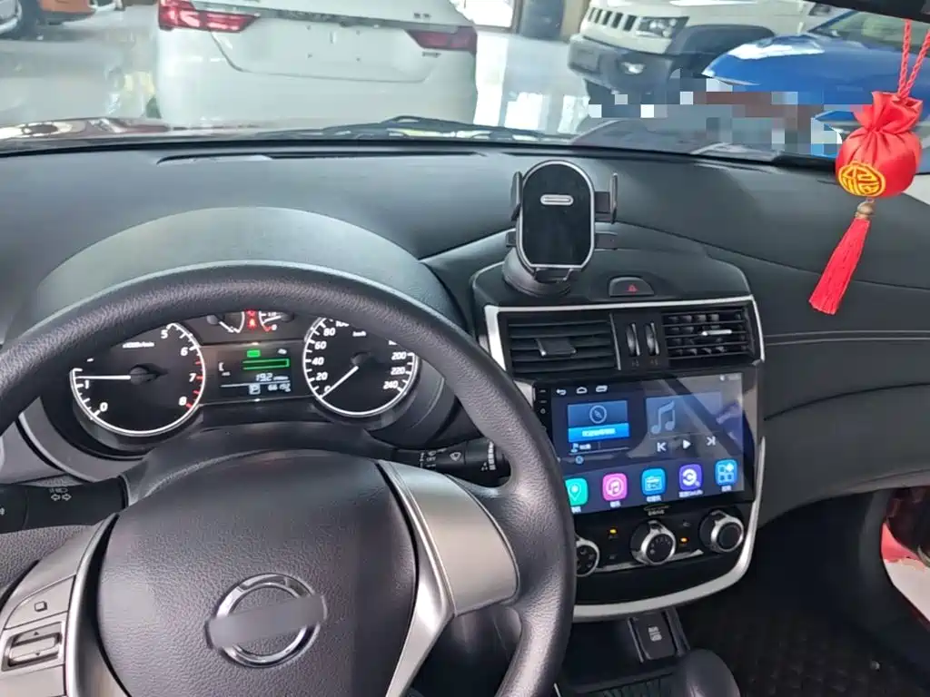 Nissan Tiida — миниатюра 10