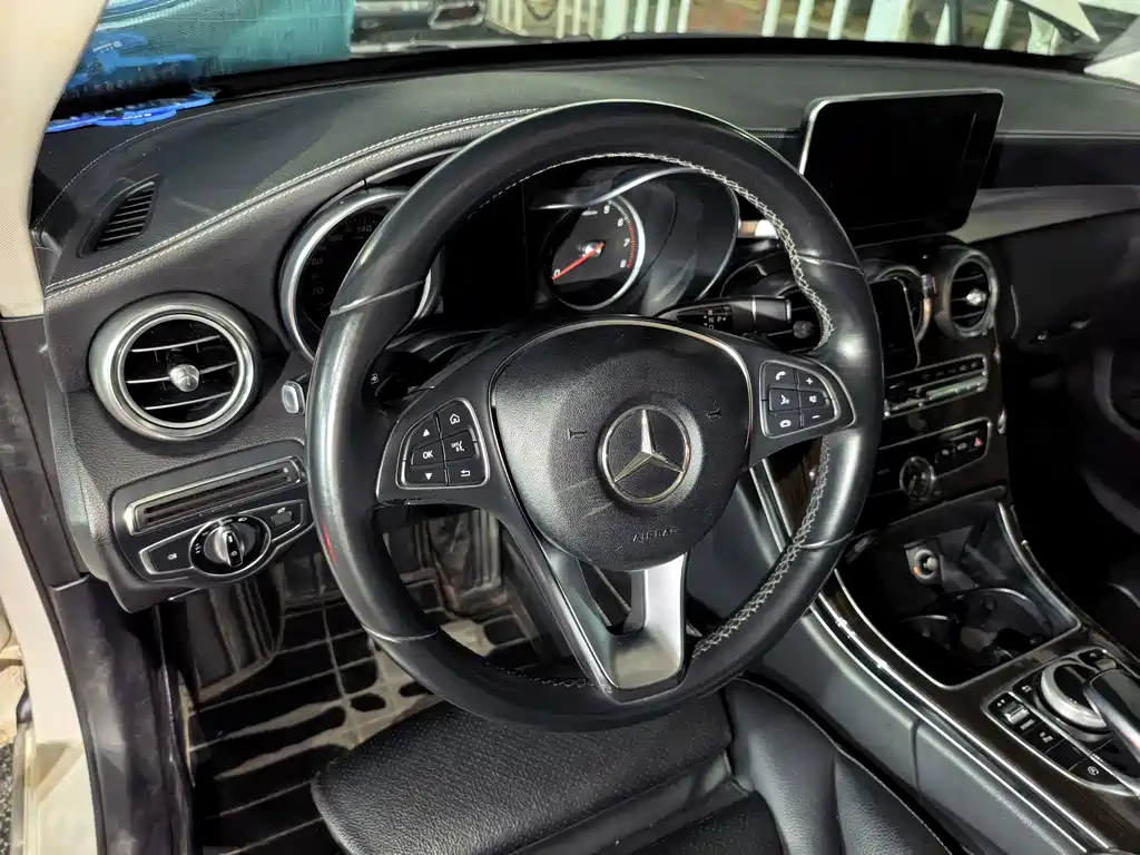 Mercedes-Benz C-Class — миниатюра 2