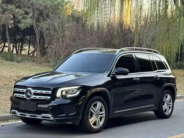 MERCEDES-BENZ GLB