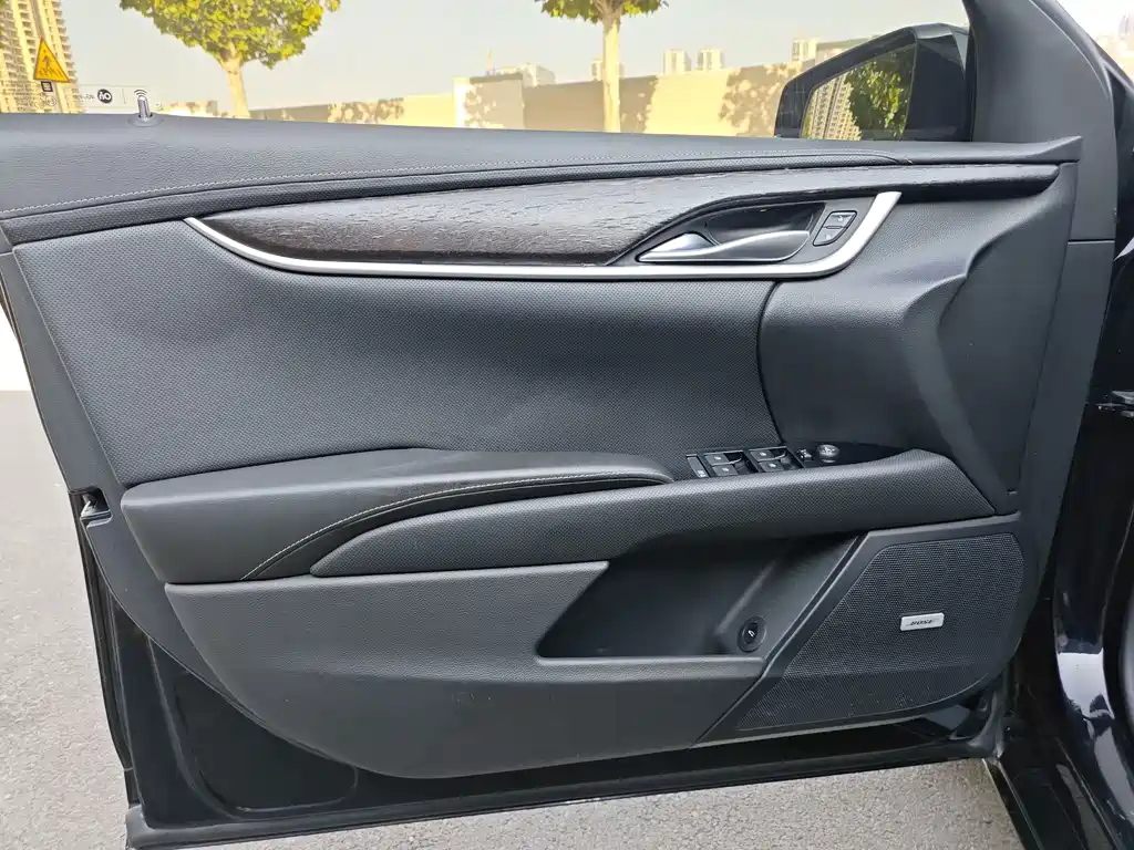 Cadillac XTS — миниатюра 5
