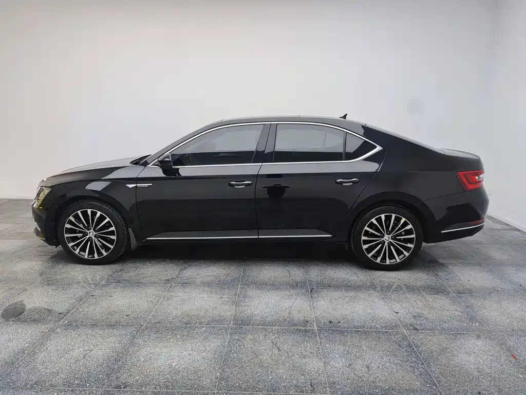 Skoda Superb — миниатюра 6