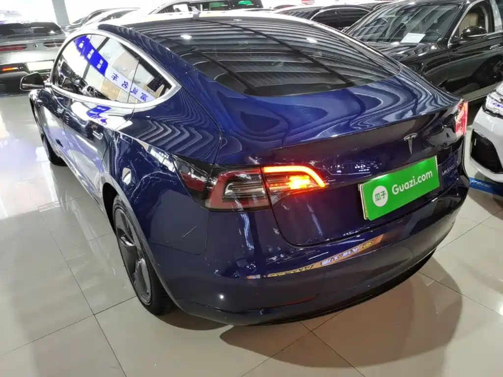 Tesla Model 3 — миниатюра 5