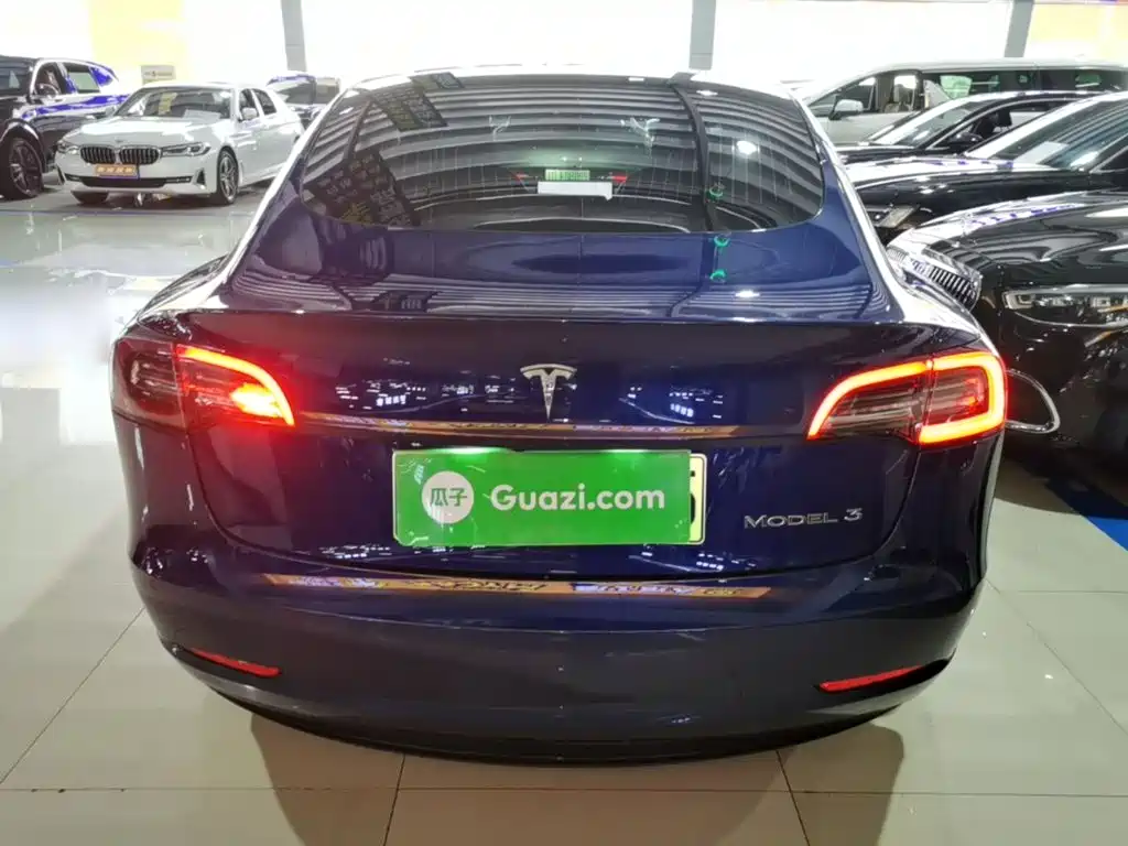 Tesla Model 3 — миниатюра 6