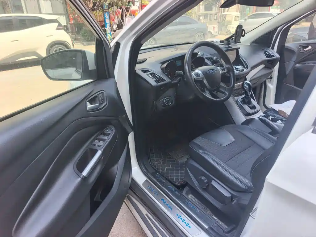 Ford Kuga — миниатюра 12