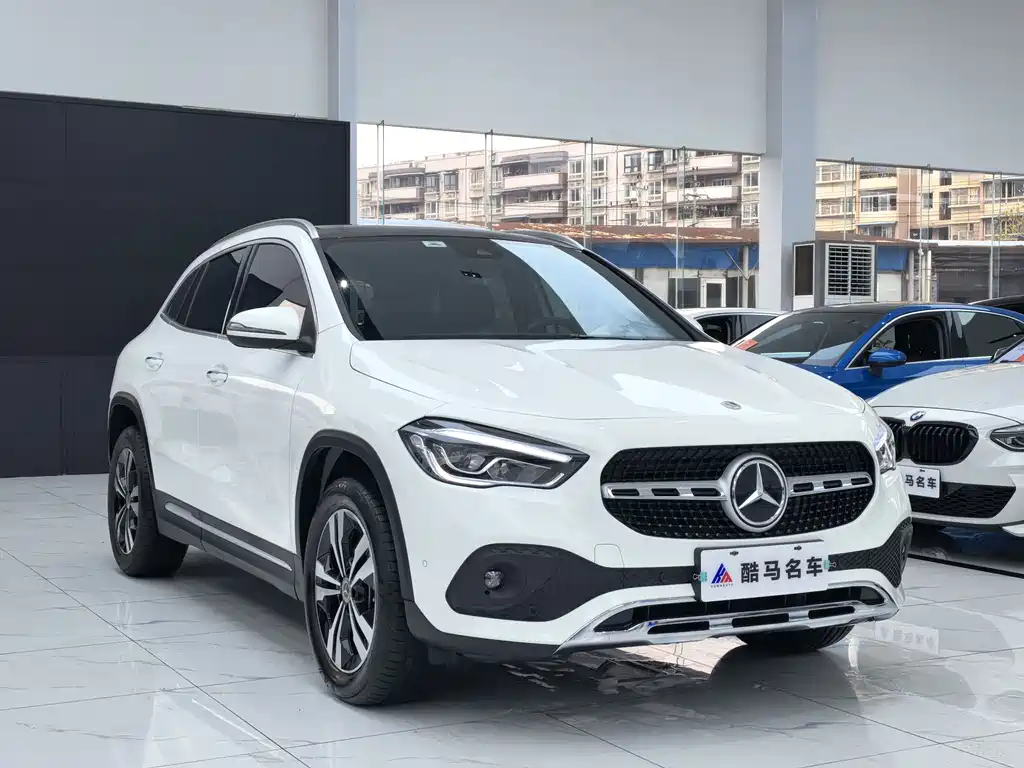 MERCEDES-BENZ GLA