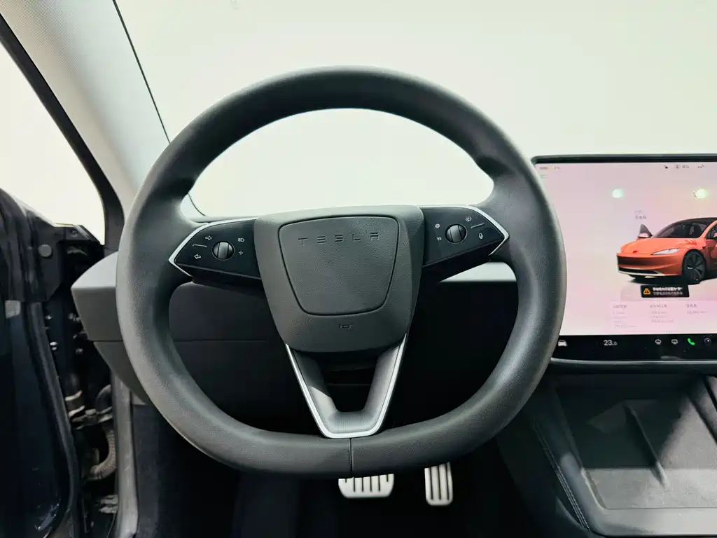 Tesla Model 3 — миниатюра 15