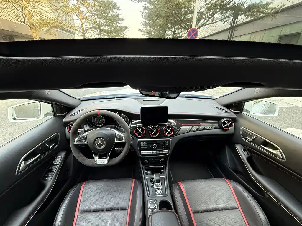 MERCEDES-BENZ GLA AMG