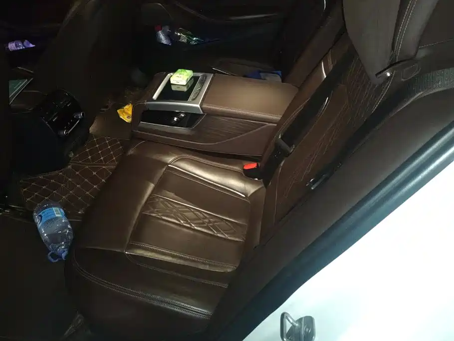 BMW 5 Series — миниатюра 11