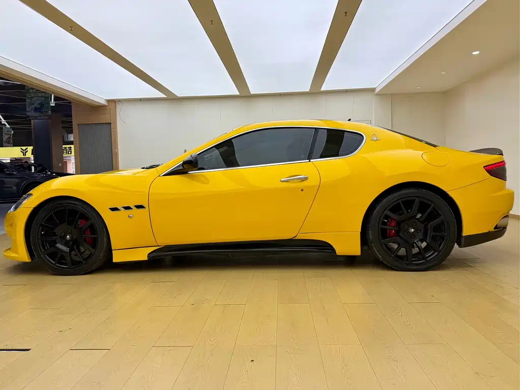 Maserati GranTurismo — миниатюра 6