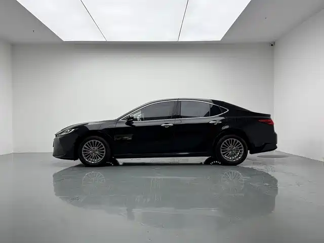 Toyota Camry — миниатюра 7