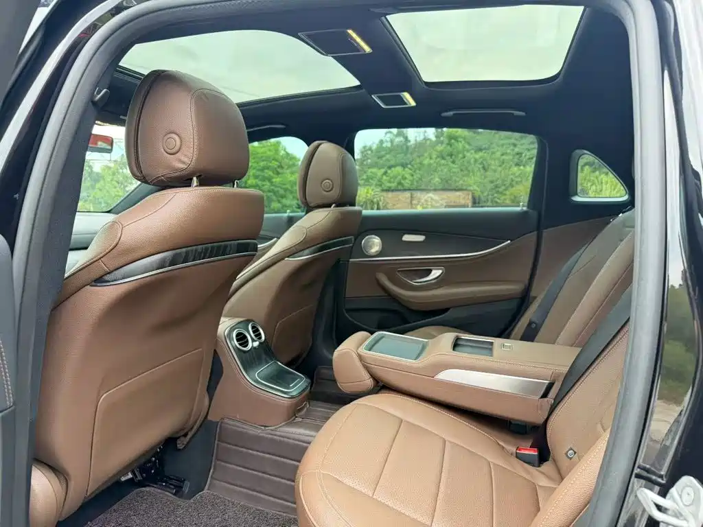 Mercedes-Benz E-Class — миниатюра 5