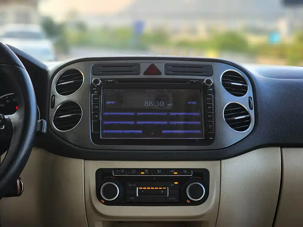 Volkswagen Tiguan — миниатюра 13