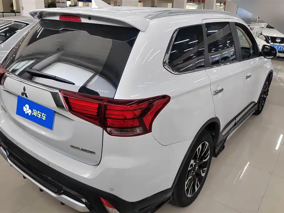 MITSUBISHI OUTLANDER