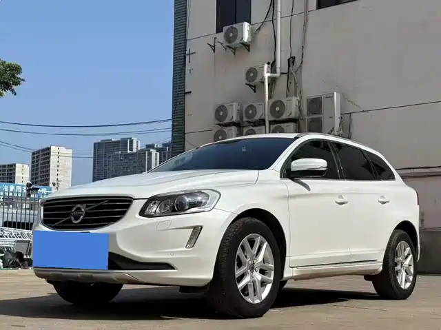 VOLVO  XC60 2017