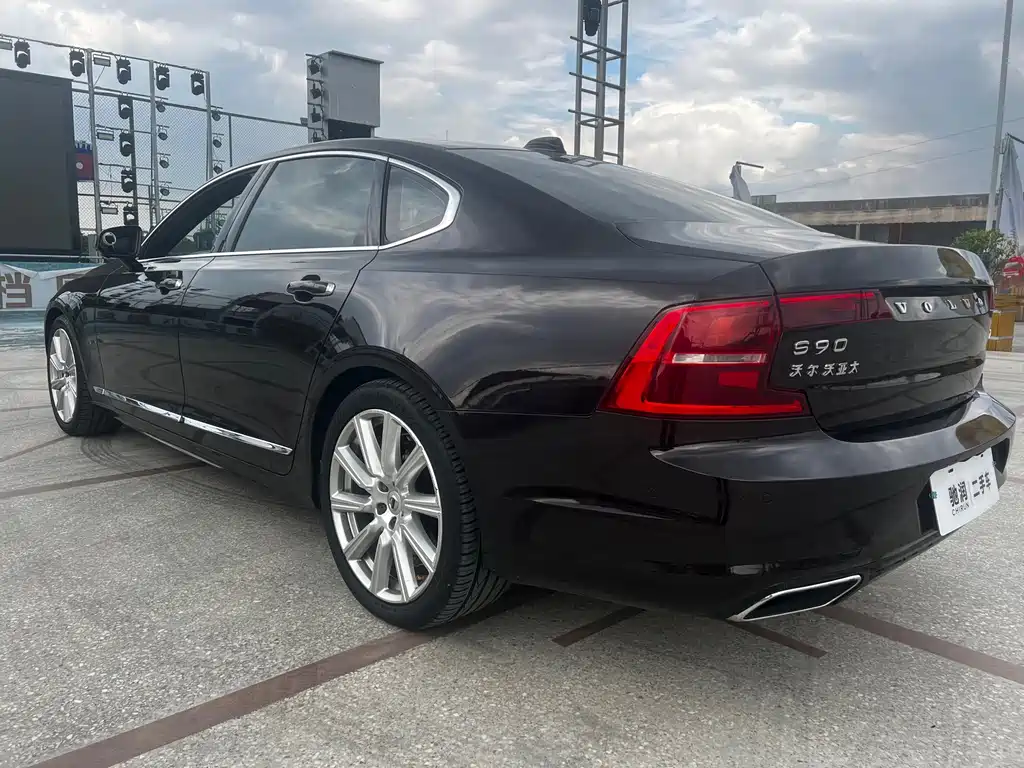 Volvo S90 — миниатюра 6