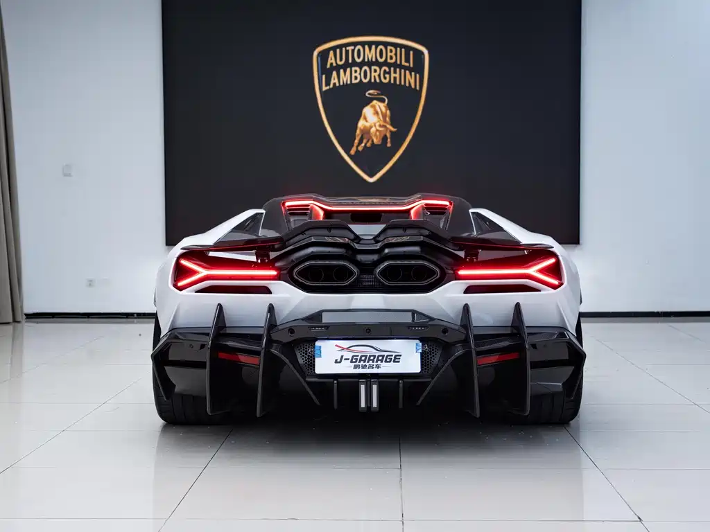 Lamborghini Revuelto — миниатюра 11