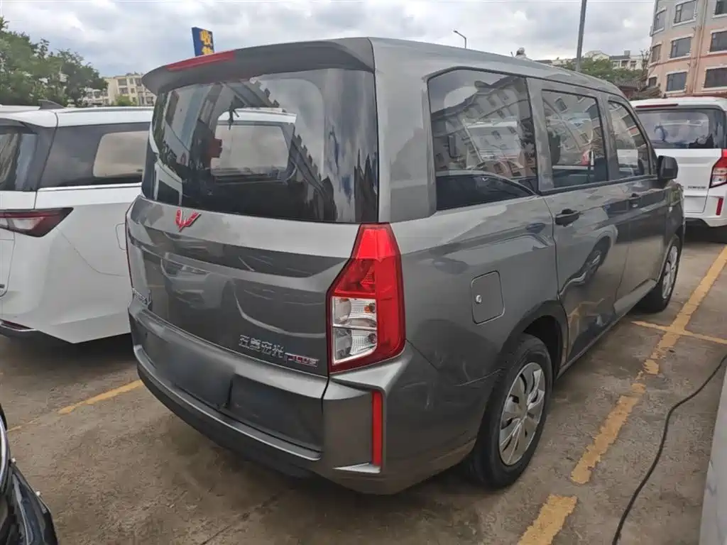 Wuling Hongguang Plus PLUS 2019 1.5T MT 7 мест