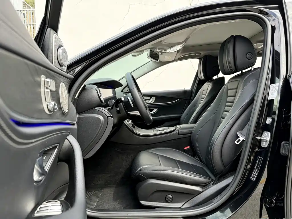 Mercedes-Benz E-Class — миниатюра 8