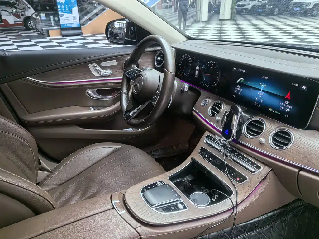 MERCEDES-BENZ E CLASS