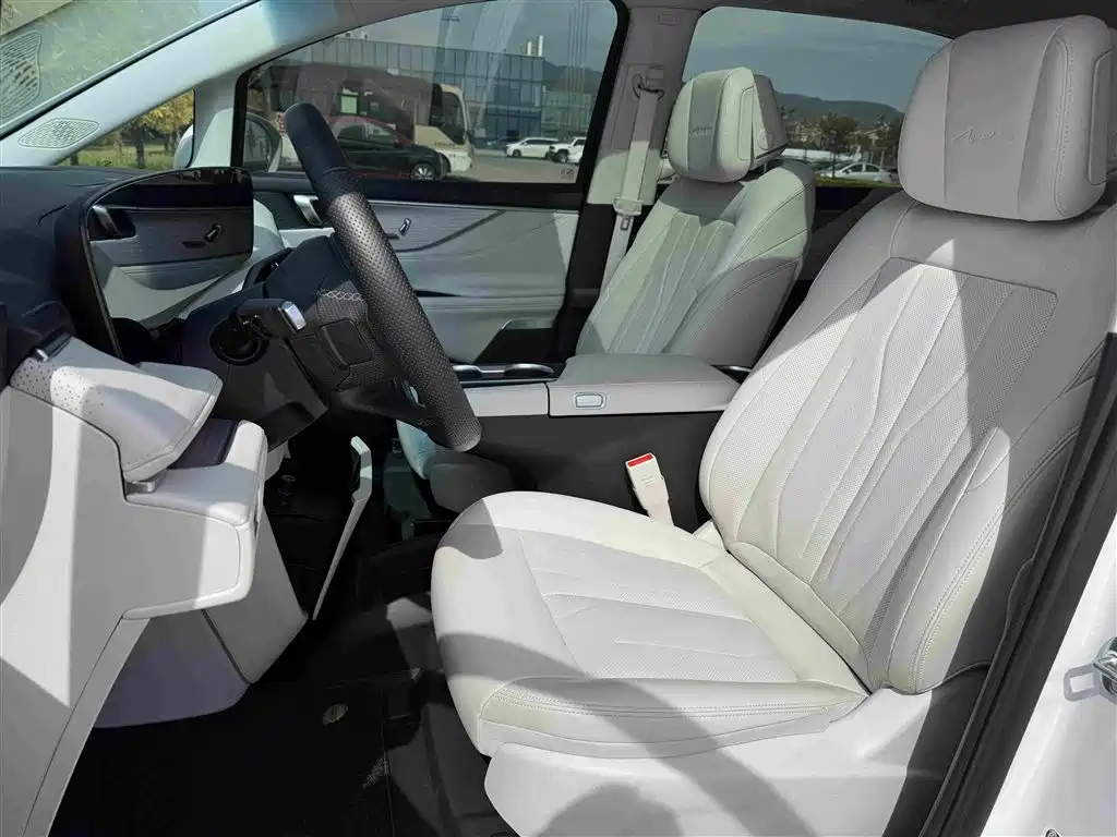 Buick GL8 Hybrid — миниатюра 5