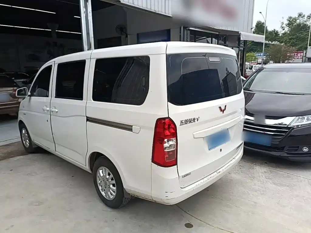 Wuling Rongguang V — миниатюра 5