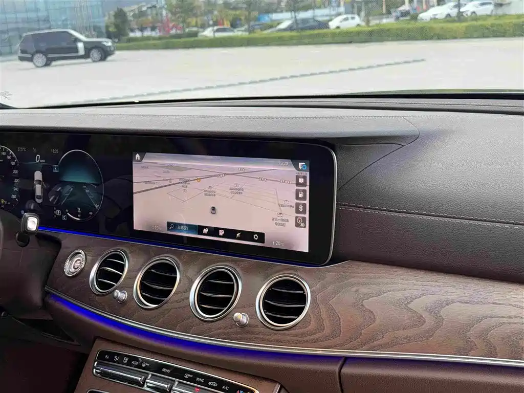 Mercedes-Benz E-Class — миниатюра 13
