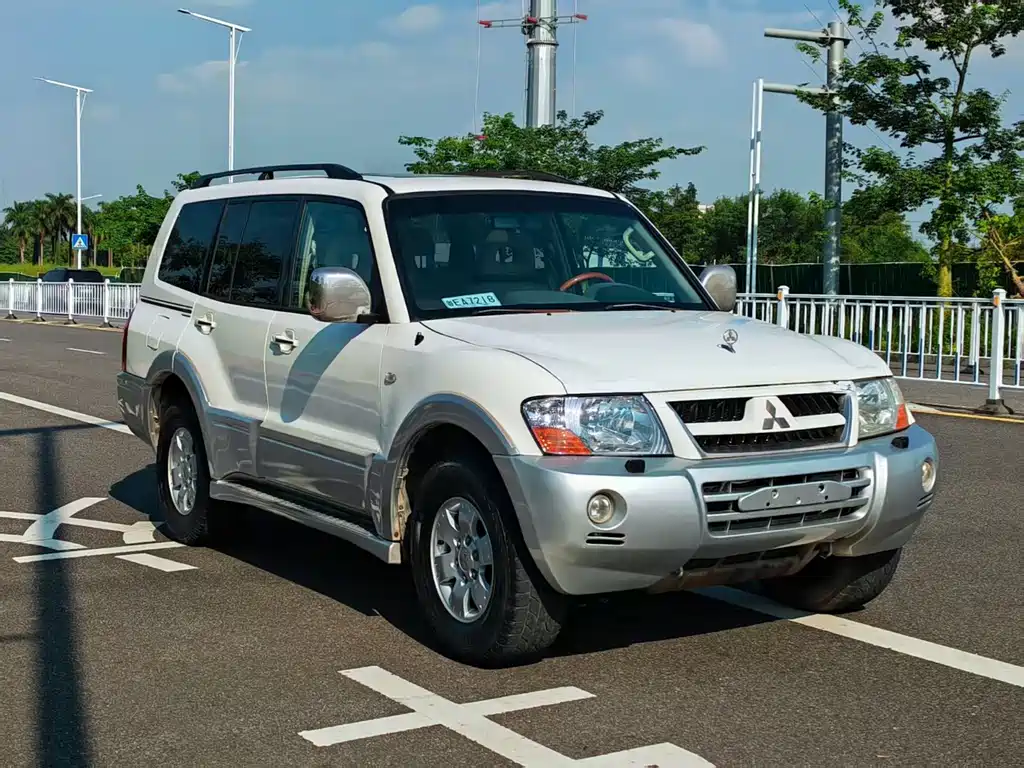 Mitsubishi Pajero (Import) — миниатюра 3