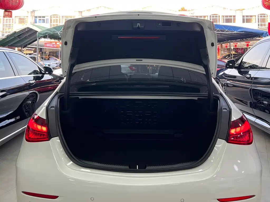 Mercedes-Benz C-Class — миниатюра 9