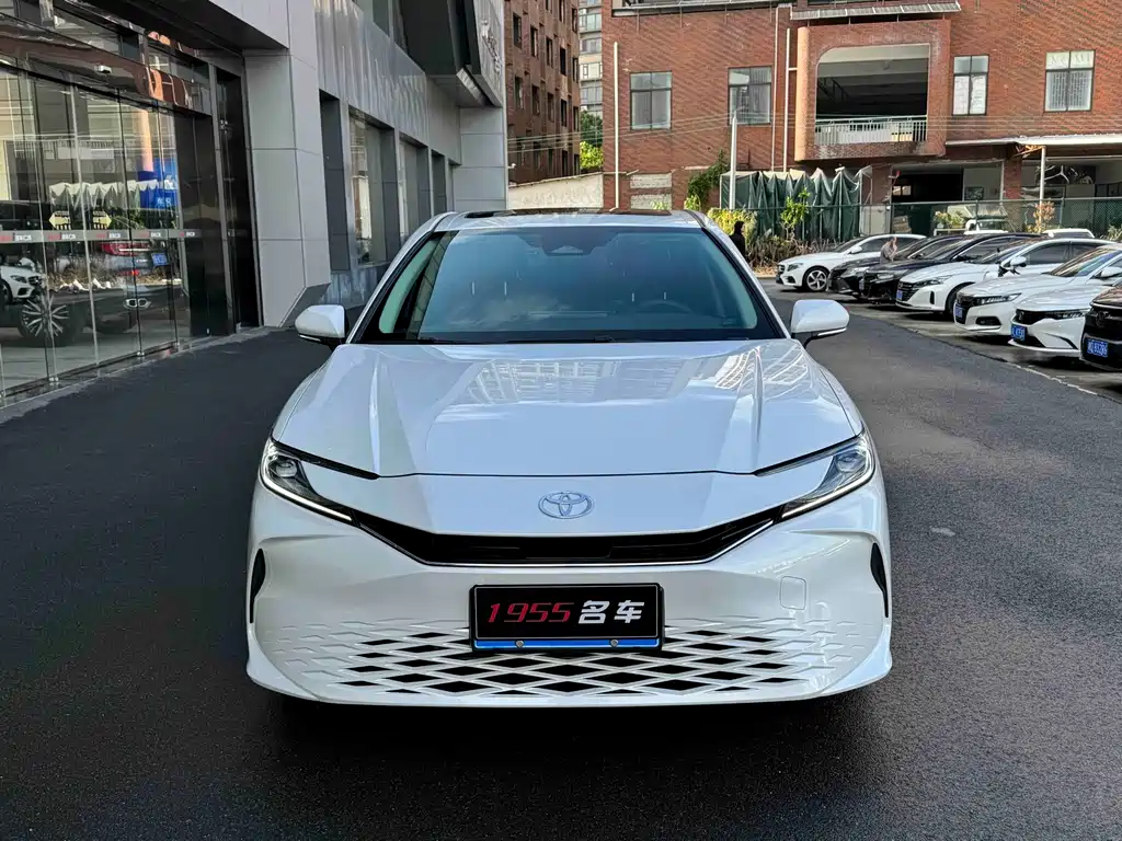 Toyota Camry — миниатюра 2