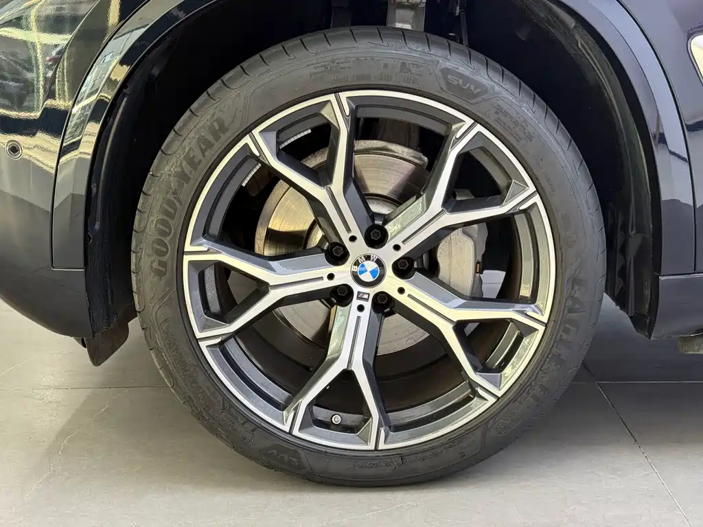 BMW X5 — миниатюра 7