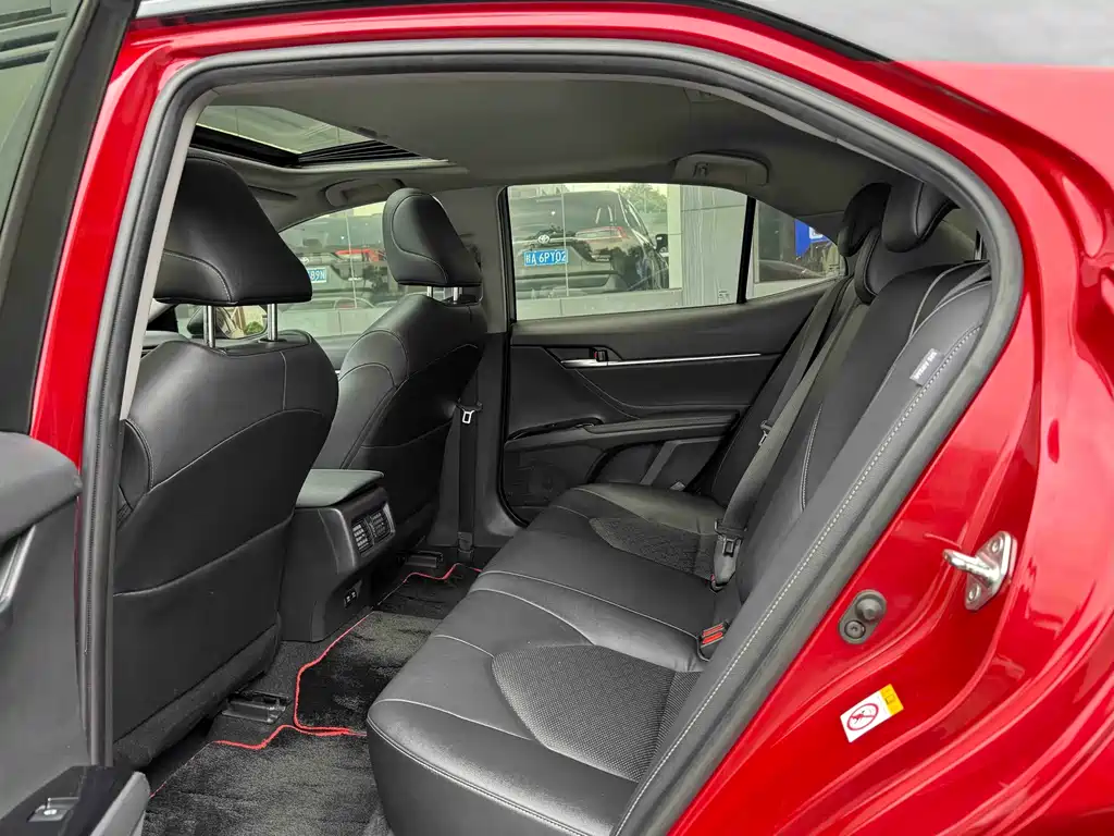 Toyota Camry — миниатюра 6
