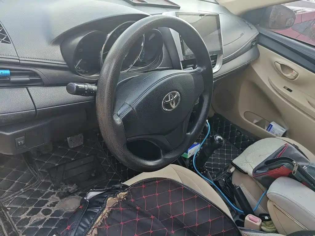 Toyota Yaris L — миниатюра 3