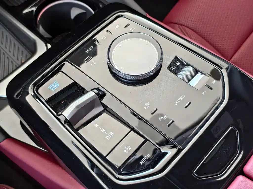 BMW i5 — миниатюра 9