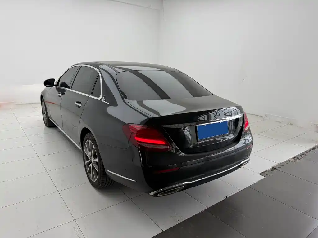 Mercedes-Benz E-Class — миниатюра 7