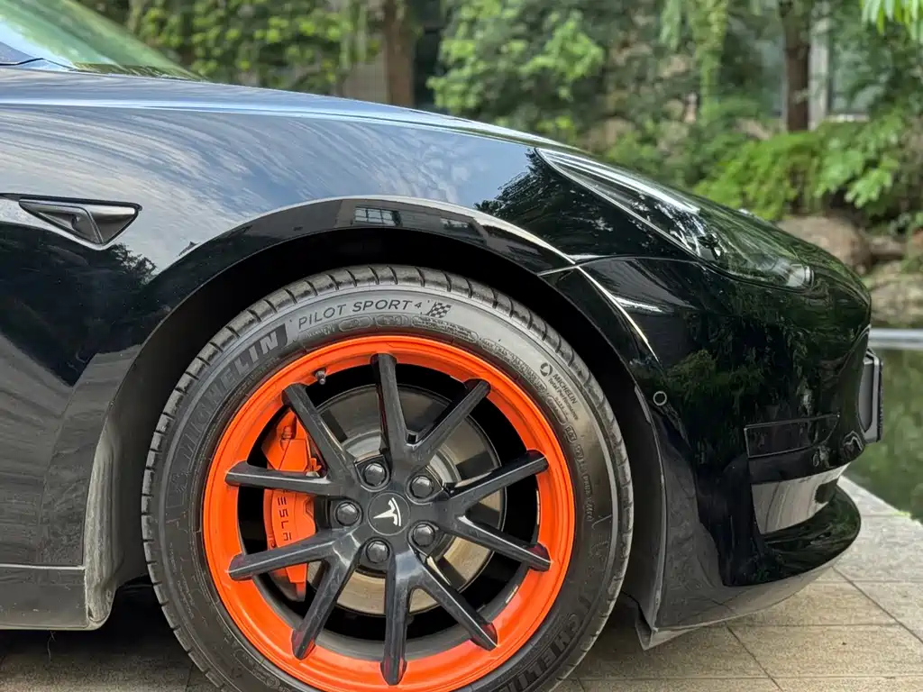Tesla Model 3 — миниатюра 16