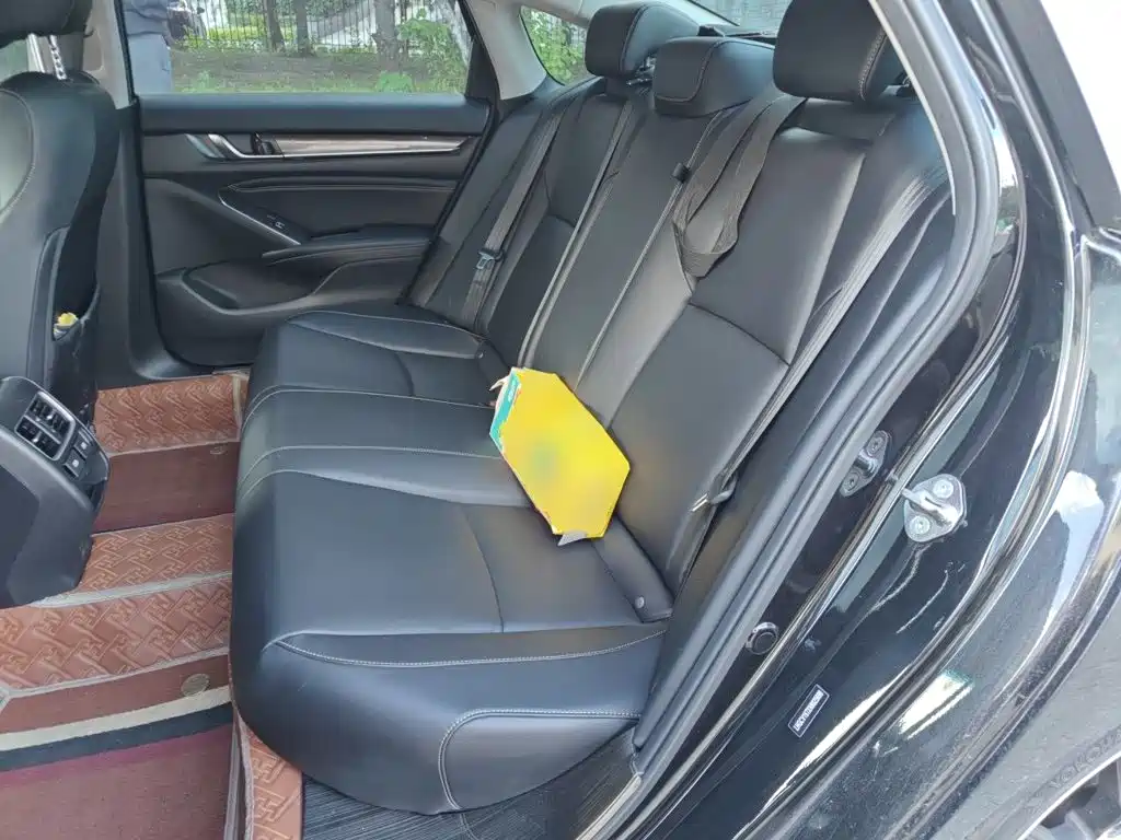 Honda Accord — миниатюра 13