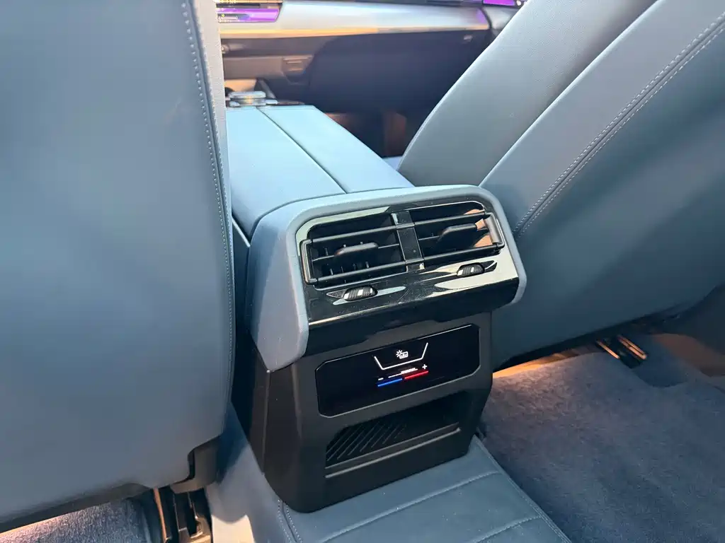 BMW i5 — миниатюра 17