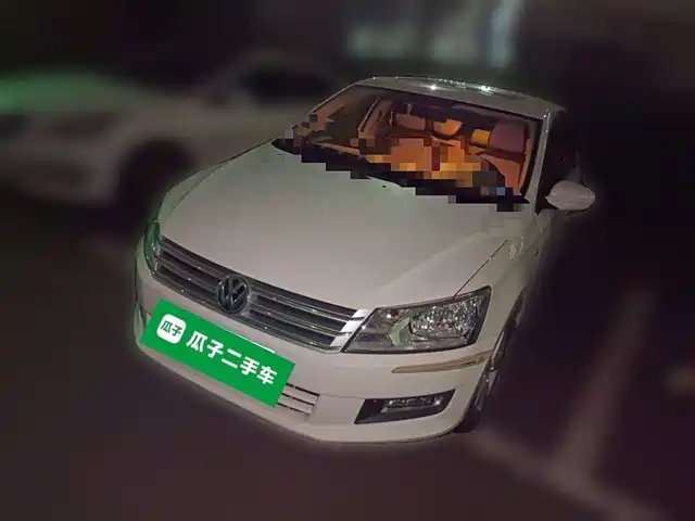 VOLKSWAGEN SANTANA 2017