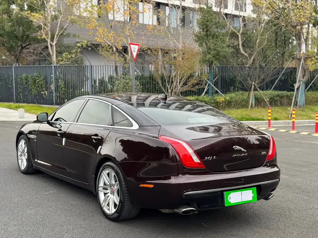 JAGUAR XJ