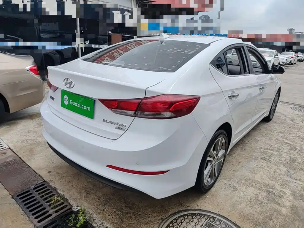 Hyundai Elantra — миниатюра 7