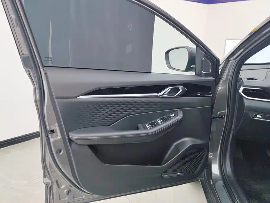 Geely Binyue — миниатюра 7