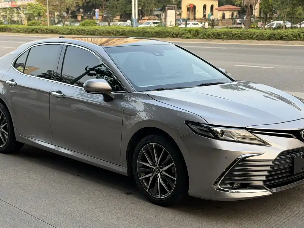 Toyota Camry — миниатюра 3