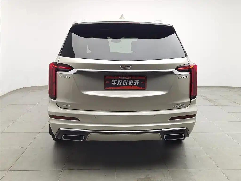 CADILLAC XT6