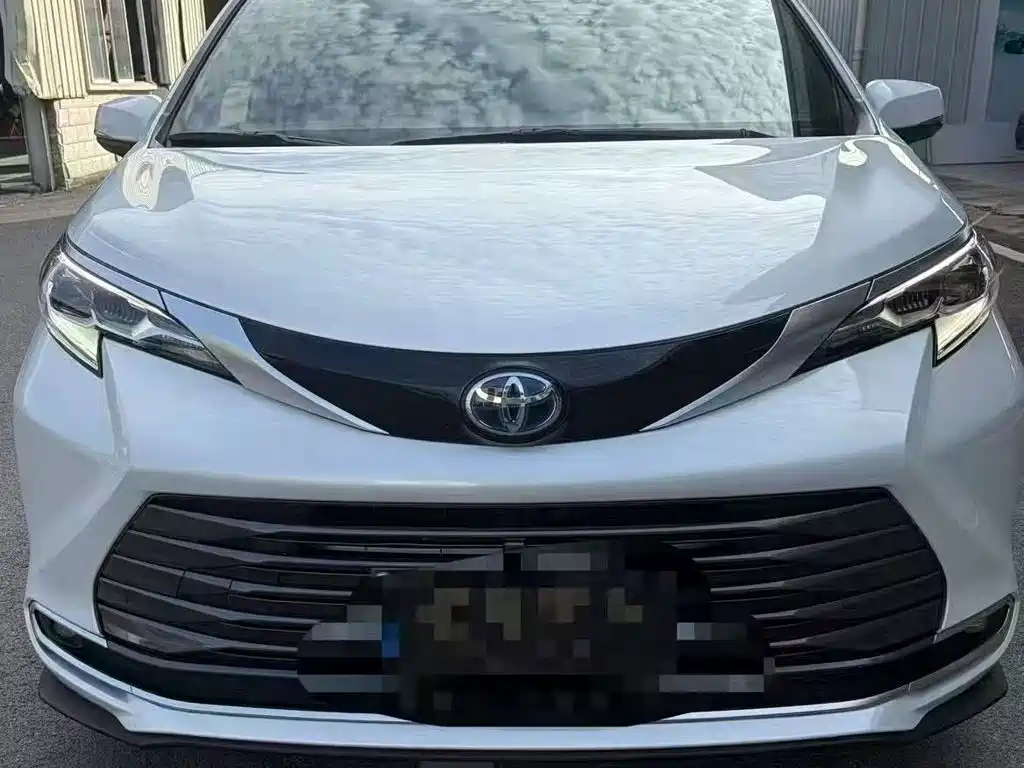 Toyota Sienna — миниатюра 2