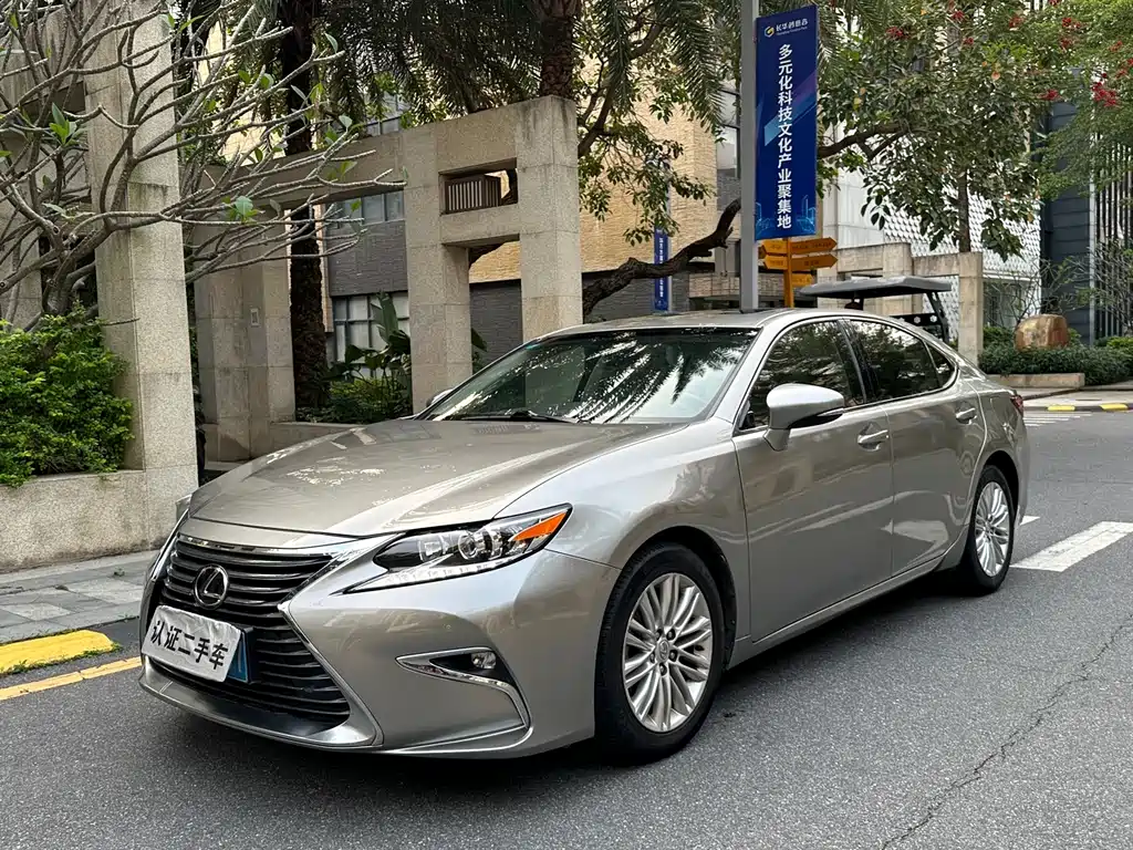 Lexus ES 2016