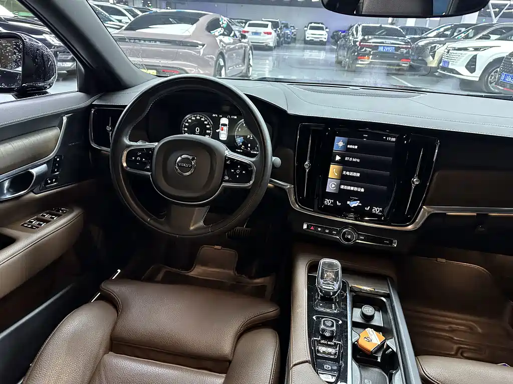 Volvo S90 — миниатюра 6